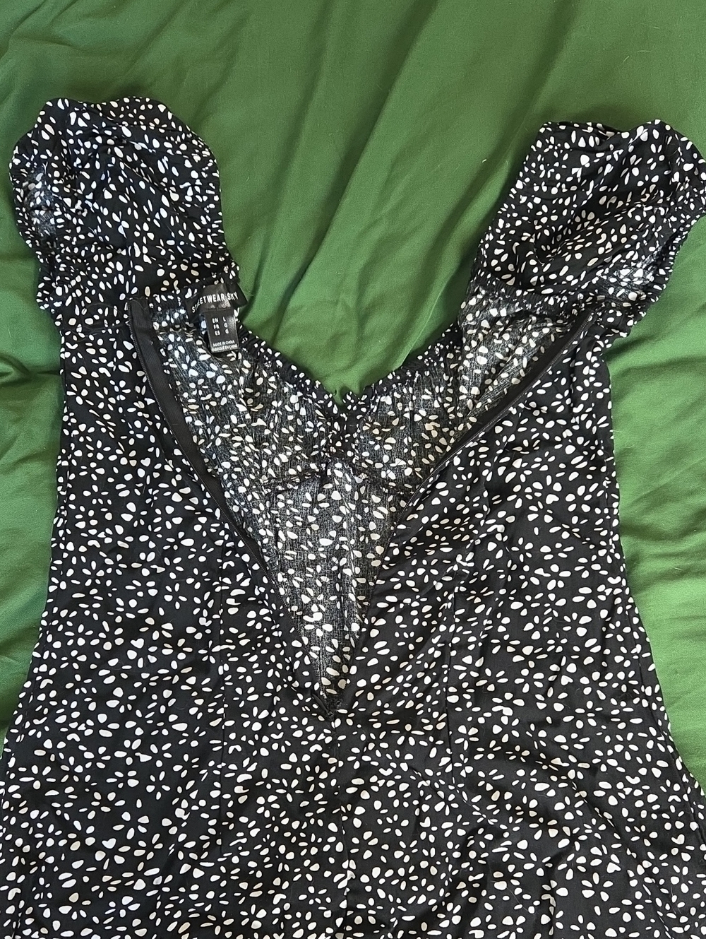 Off-Shoulder Printed Mini Dress - Picture 3 of 4